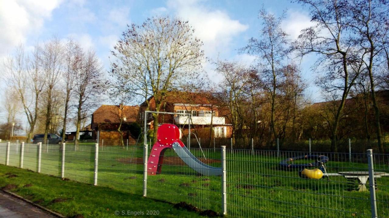 *Engels - Ferienwohnungen Krummhörn Exterior foto